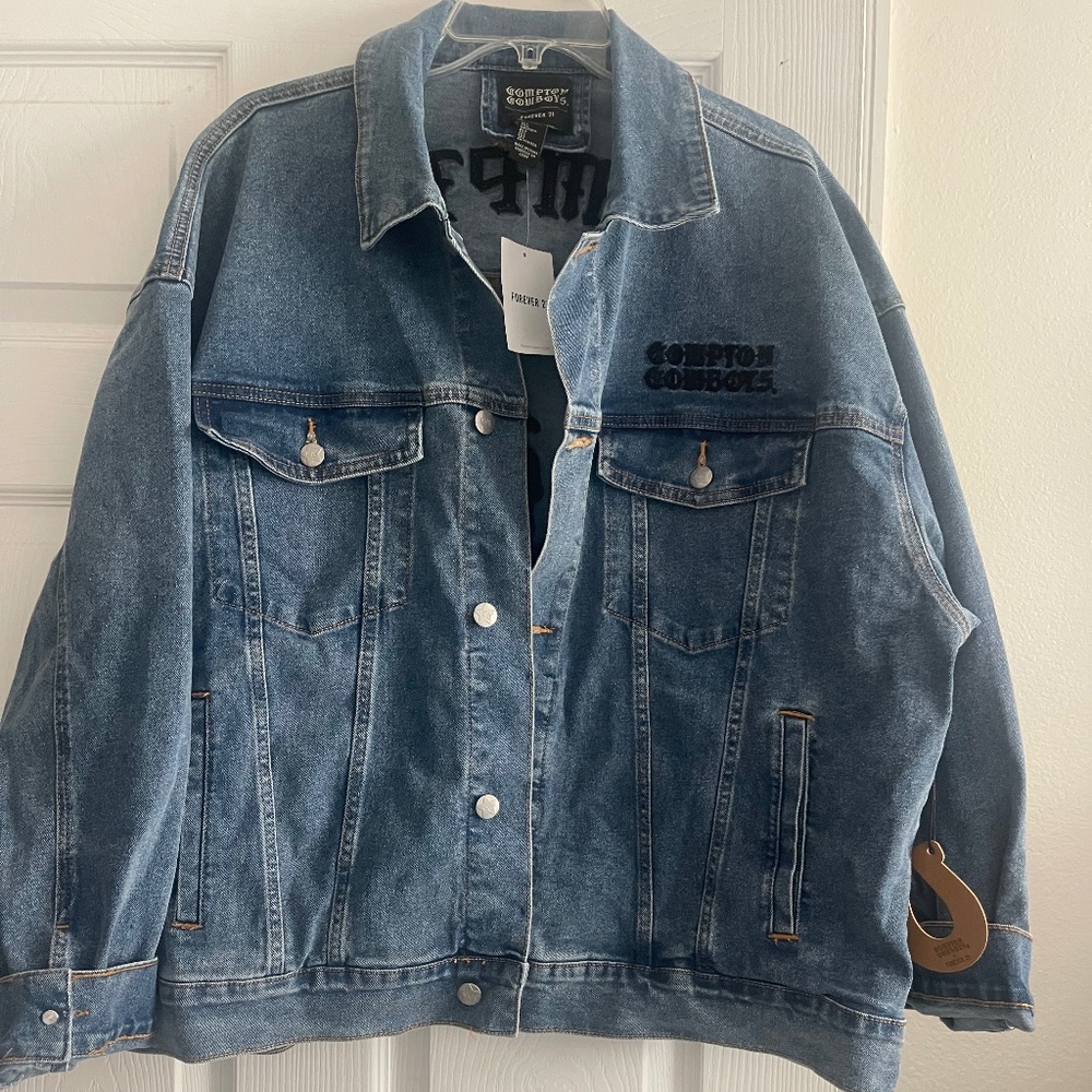 FOREVER 21  Large  Women's Blue Jean COMPTON Cowboy Jacket